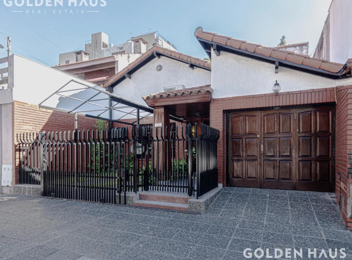 Casa 4 Amb con parque, quincho y piscina en la mejor zona de ramos mejia. Lote de 8,66x40 5