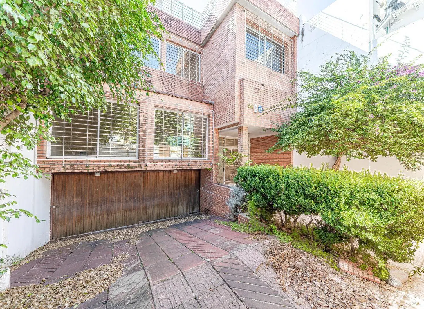 Casa 6 ambientes en lote propio 8,66 x 42 con parque y piscina en Villa del Parque 4