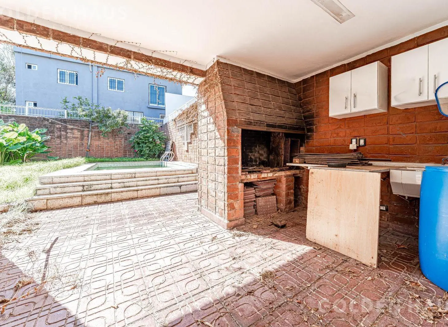 Casa 6 ambientes en lote propio 8,66 x 42 con parque y piscina en Villa del Parque 2