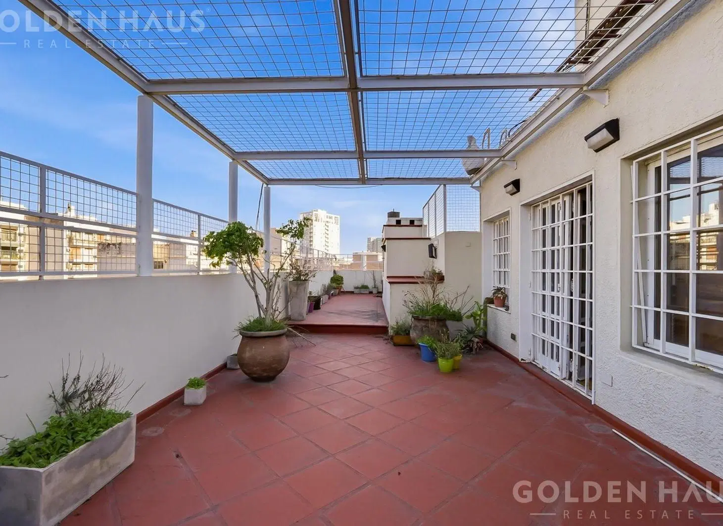 Tríplex de 4 ambientes con terraza y parrilla – Barracas 4