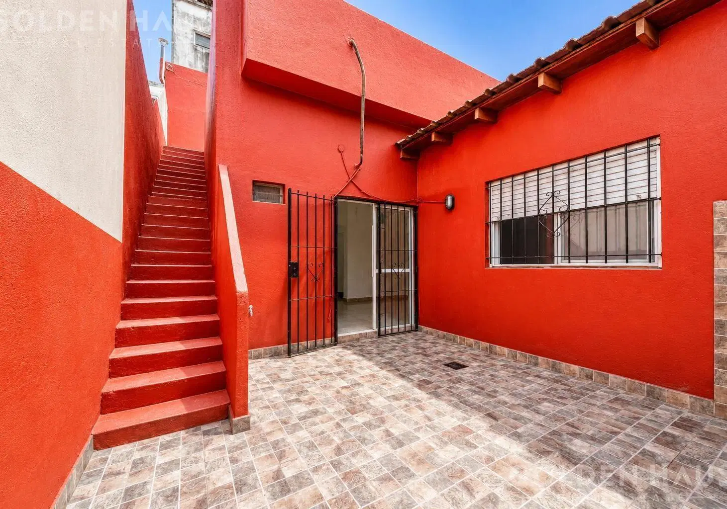 Venta PH tres ambientes con patio y terraza 4