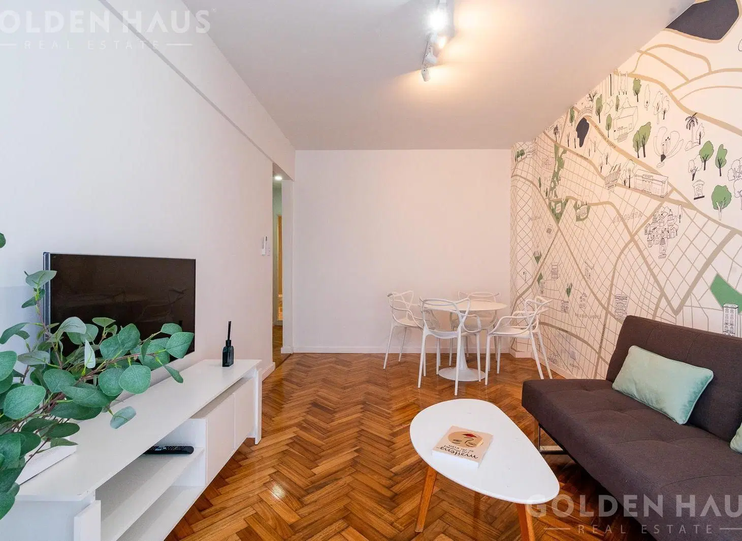 Luz, Diseño y Altura: Impecable 2 Ambientes Reciclado con Balcón en Microcentro 4