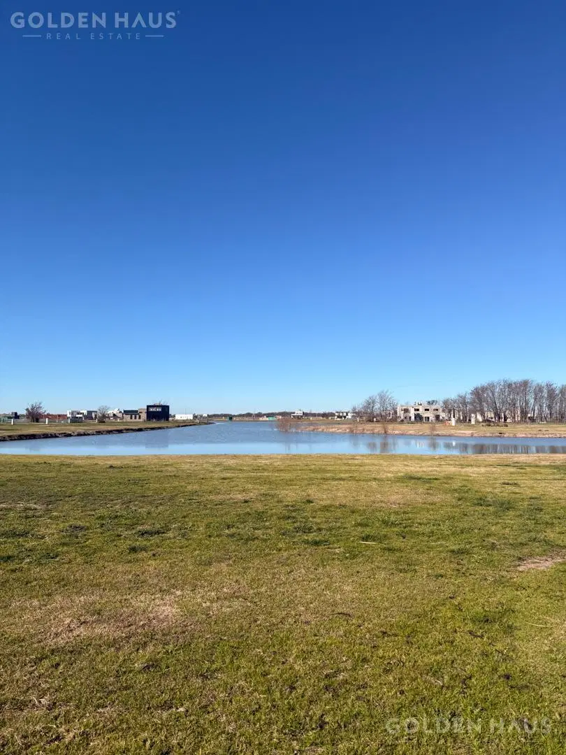Terreno al lago en Barrio Santa Clara al Sur 5