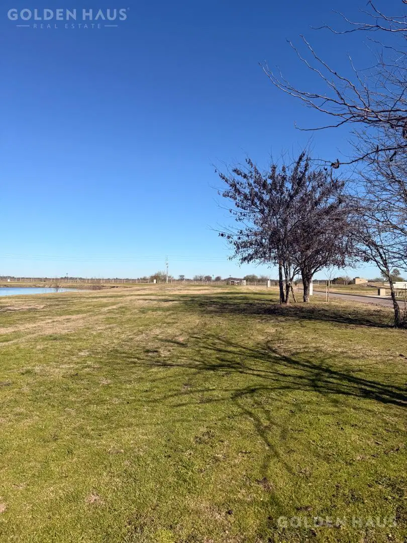 Terreno al lago en Barrio Santa Clara al Sur 8