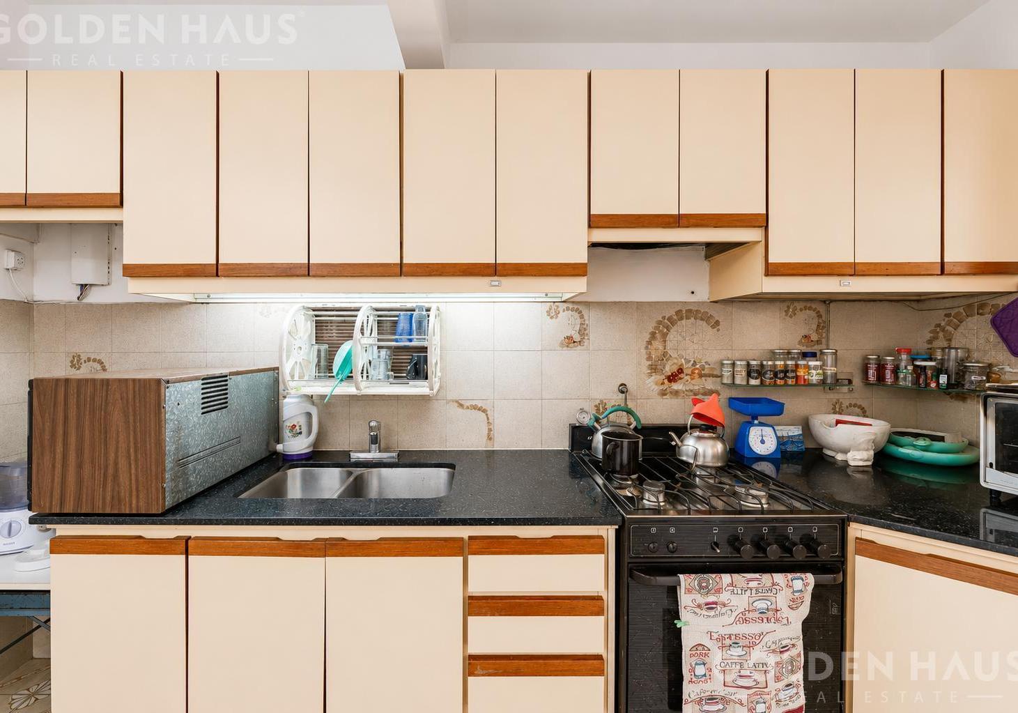 Foto de VENTA DEPARTAMENTO 3 AMBIENTES CON DEPENDENCIA EN FLORES - APTO CREDITO, imagen 1