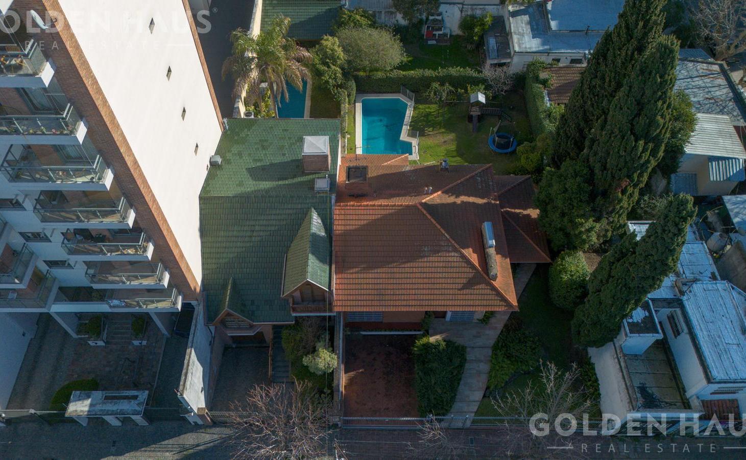 Foto de Casa en venta de cinco ambientes con piscina, parque y garaje, imagen 2