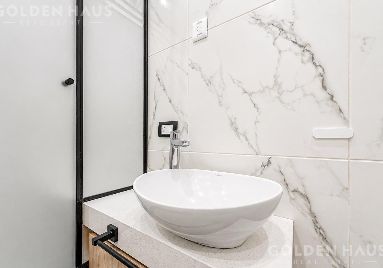 Foto de Venta Departamento 2 Ambientes con cochera APTO CREDITO en Monte Castro, imagen 5