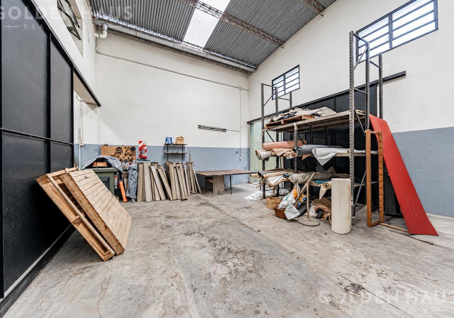 Foto de Depósito con Oficinas en venta en Mataderos, imagen 4