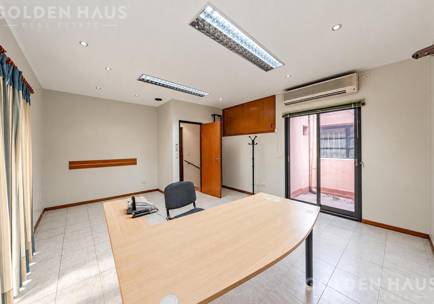 Foto de Depósito con Oficinas en venta en Mataderos, imagen 2