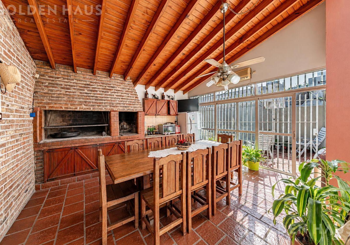 Foto de Casa 5 ambientes con quincho y parrilla en Liniers de 8,66 x 27, imagen 5