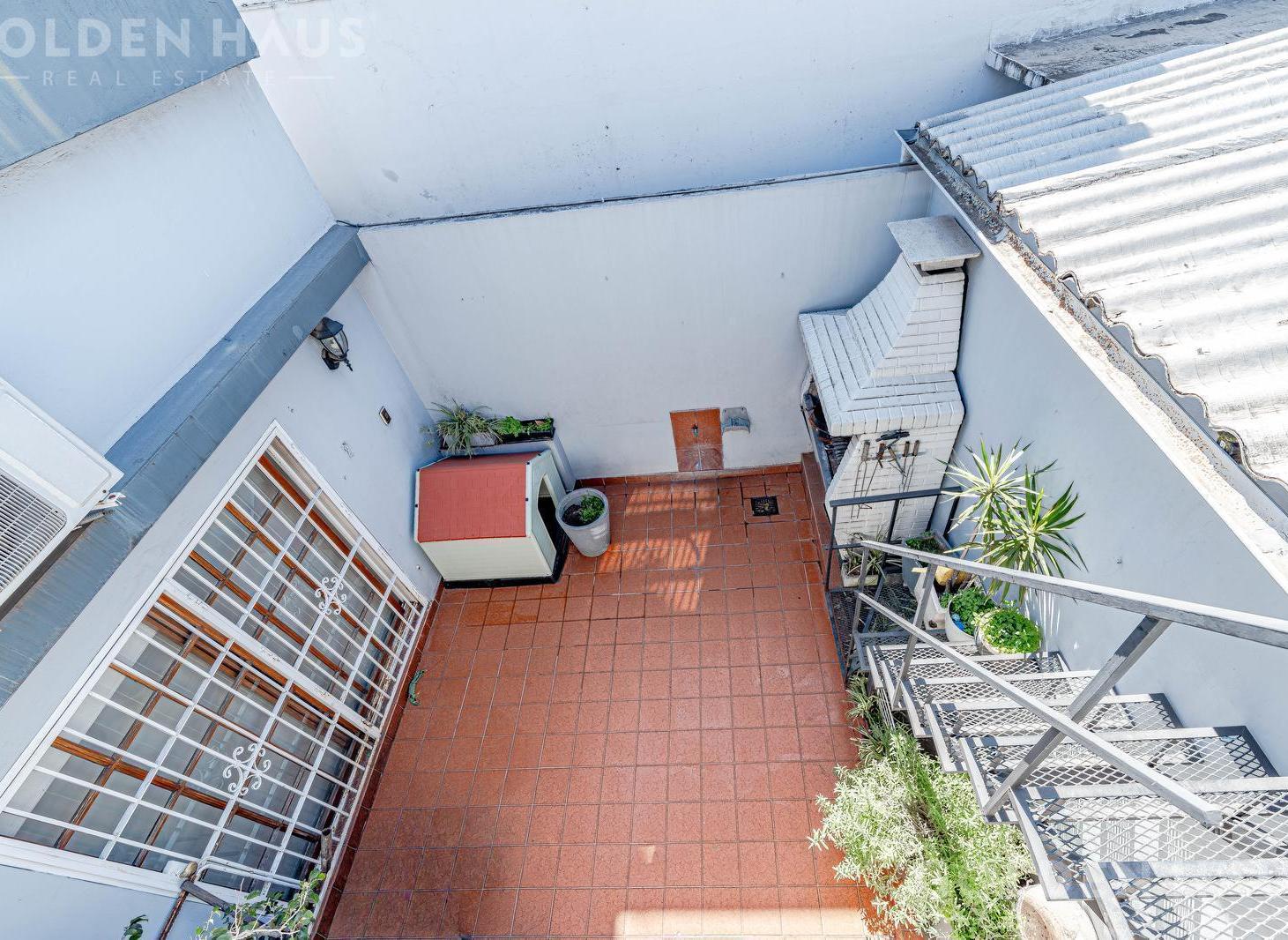 Foto de PH 3 ambientes con patio y terraza en Liniers APTO CREDITO, imagen 2