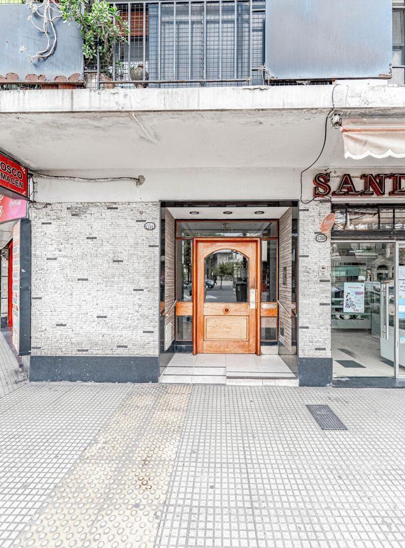 Foto de Departamento de 3 ambientes con 2 balcones APTO CREDITO en Monte Castro, imagen 2