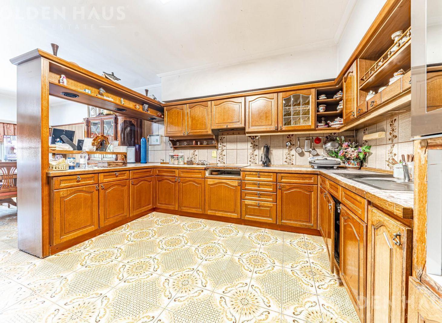 Foto de Casa 5 ambientes en lote propio 8,66 x 45 en la mejor zona de Liniers, imagen 2