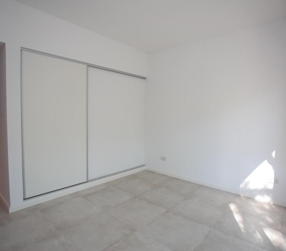 Piso Unico de 3ambientes con Dependencia Quincho Parrilla y Gran Terraza 2