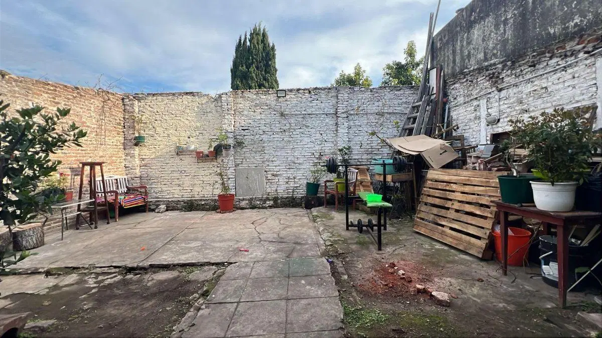 CASA LOTE DE 7.86 X 33 PARA CONSTRUIR 5 PISOS Y UN RETIRO 4