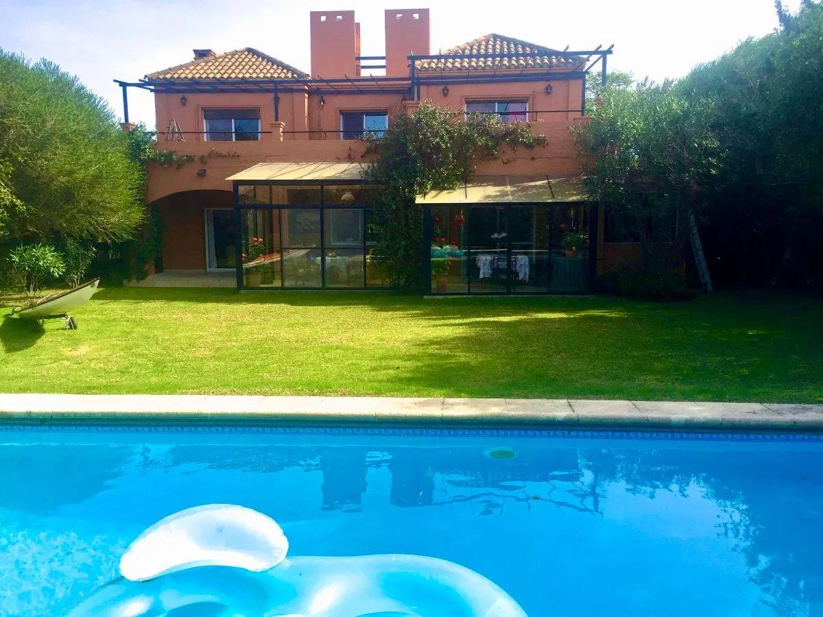 Casa con 800 m² y 4 dormitorios en alquiler en Santa María de Tigre 5