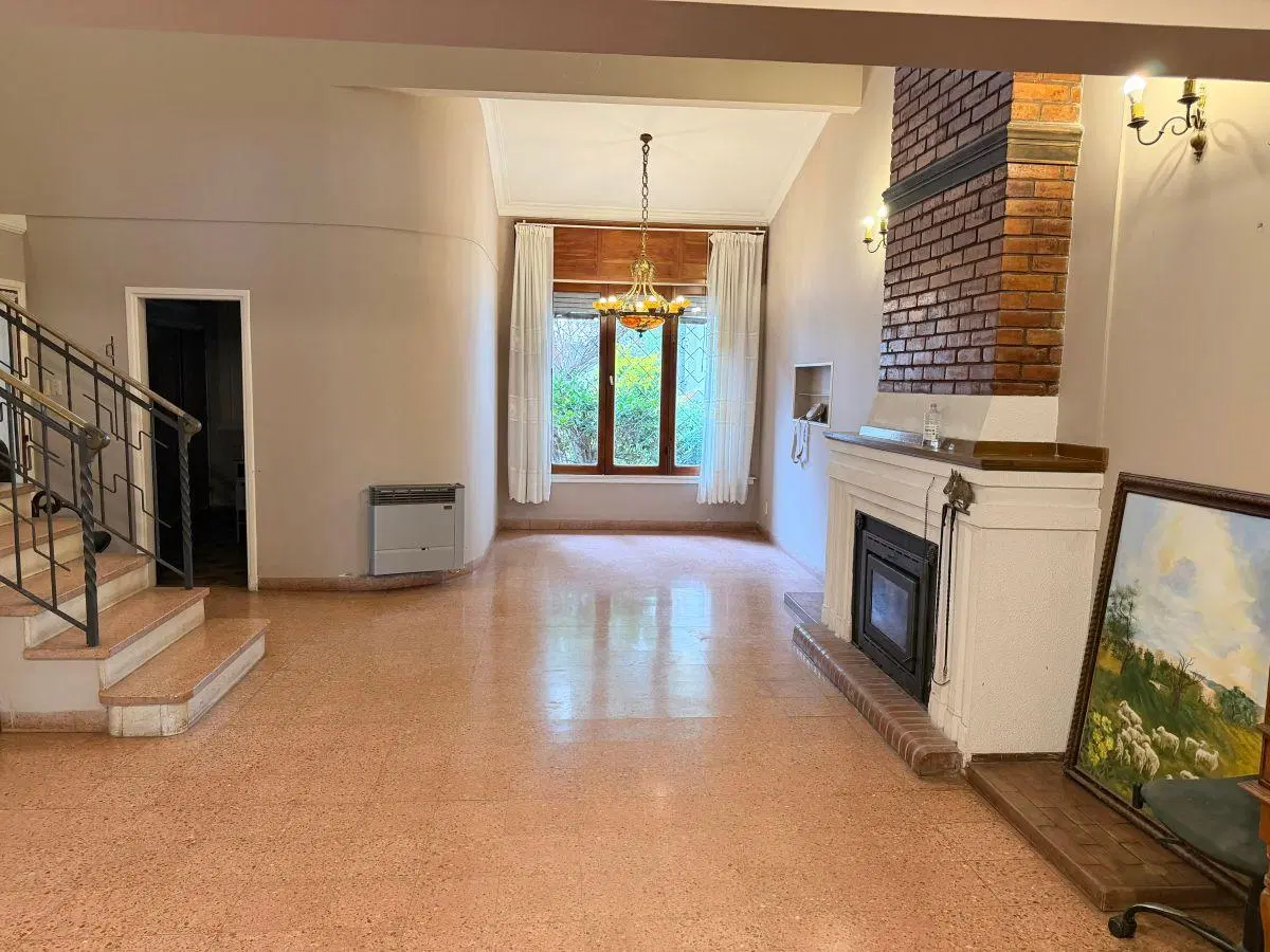 Casa de 550 m2 con 5 dormitorios en venta en zona Paseo Guemes. 4