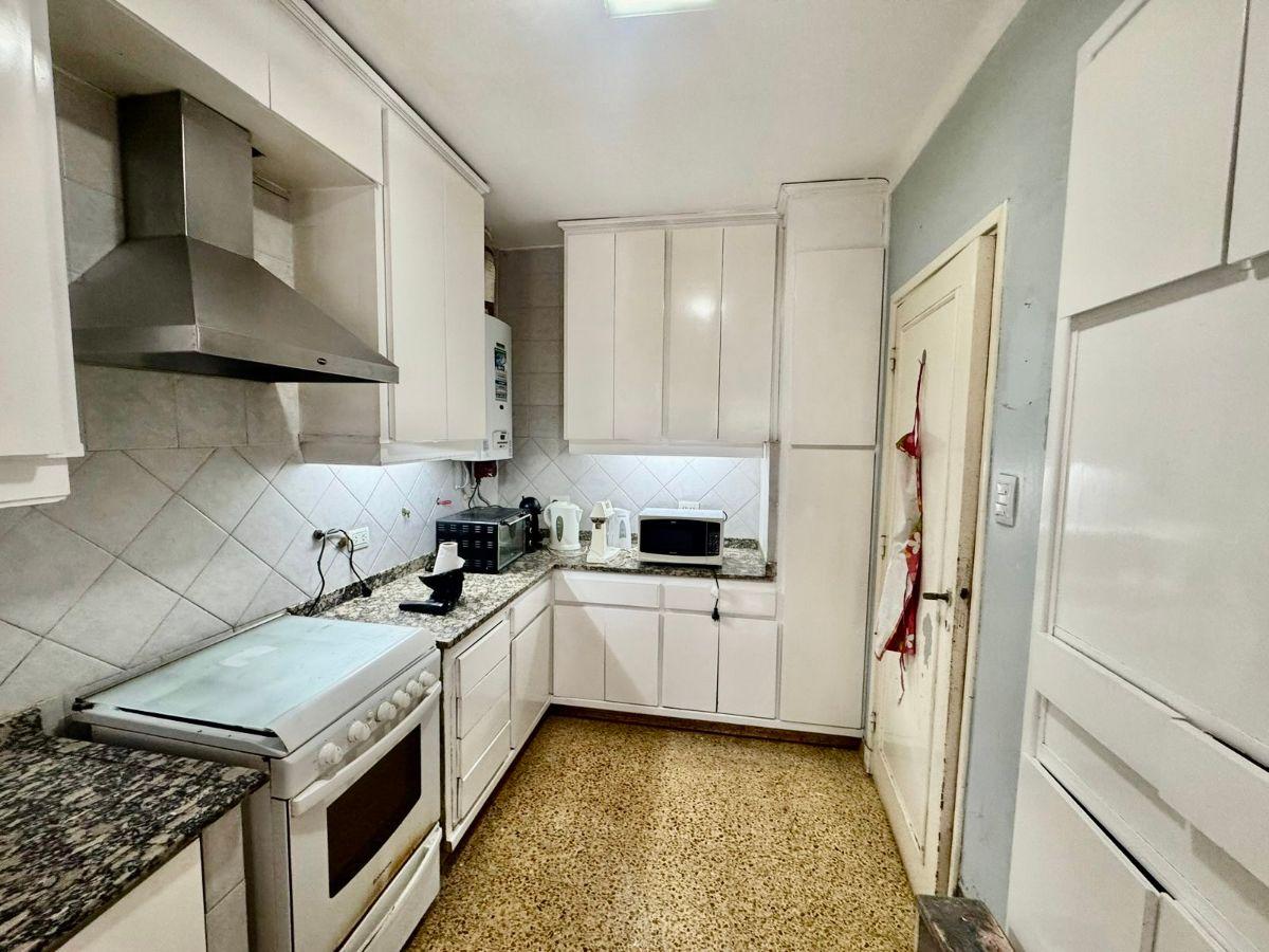Foto de Casa de 550 m2 con 5 dormitorios en venta en zona Paseo Guemes., imagen 5