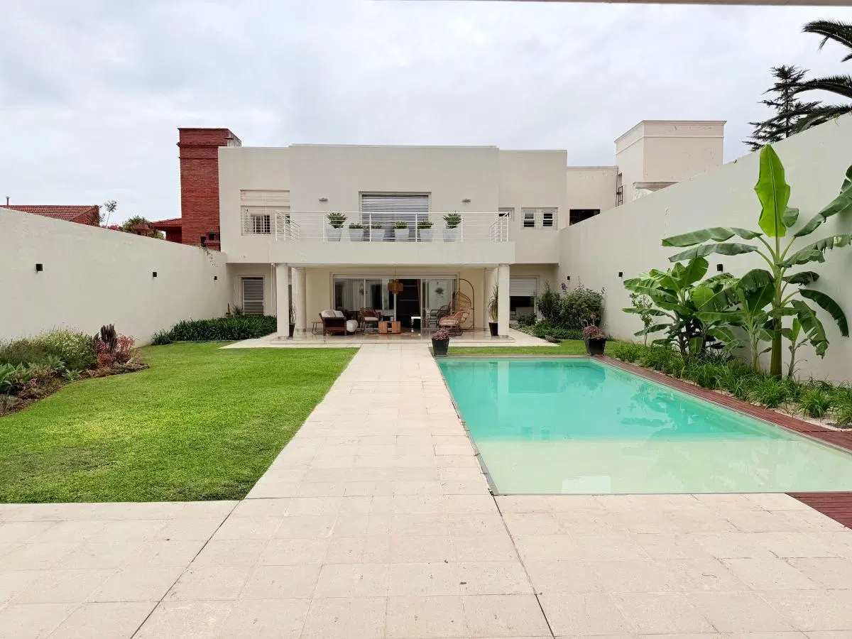 Casa de 750 m2 con 4 dormitorios en venta en Tres Cerritos 3