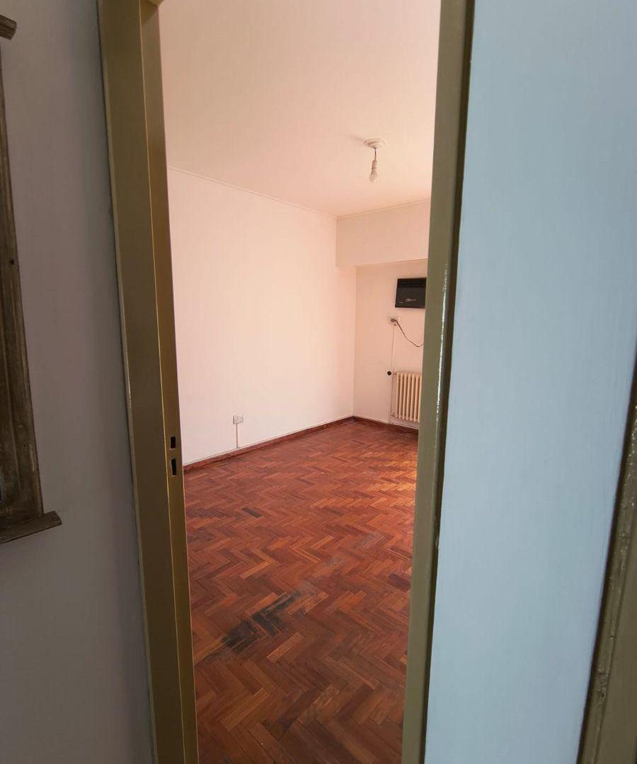 Foto de DEPARTAMENTO 2 DORMITORIOS – YRIGOYEN 394 – 2° D, imagen 2