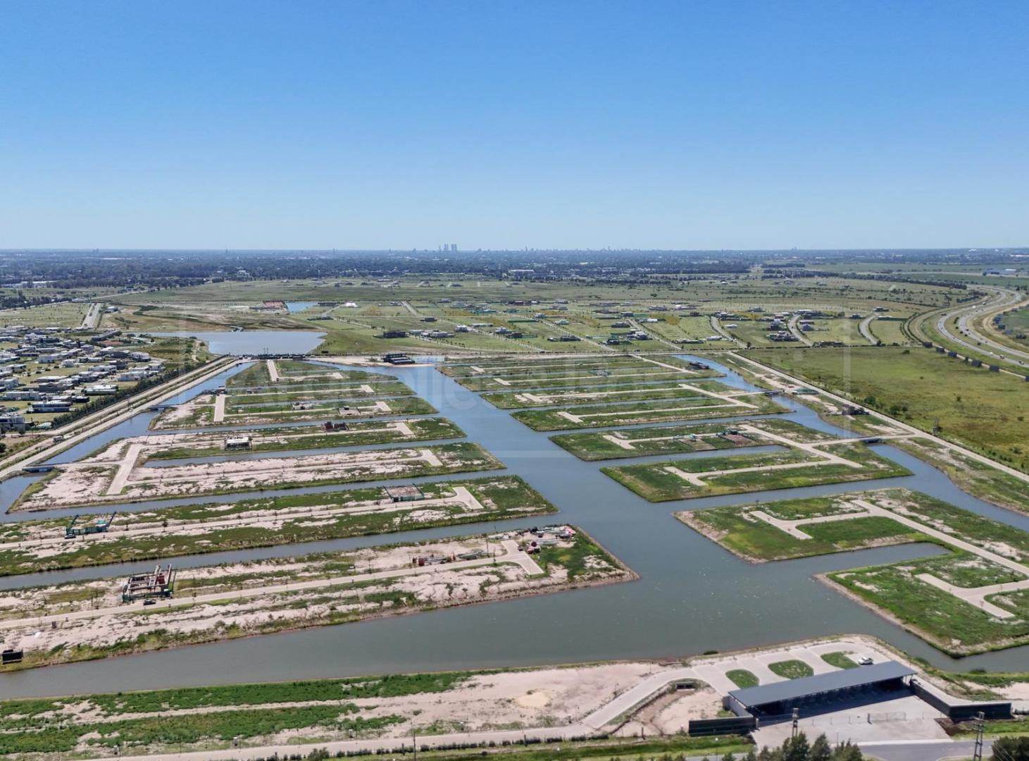 Venta Terreno en Funes Lakes