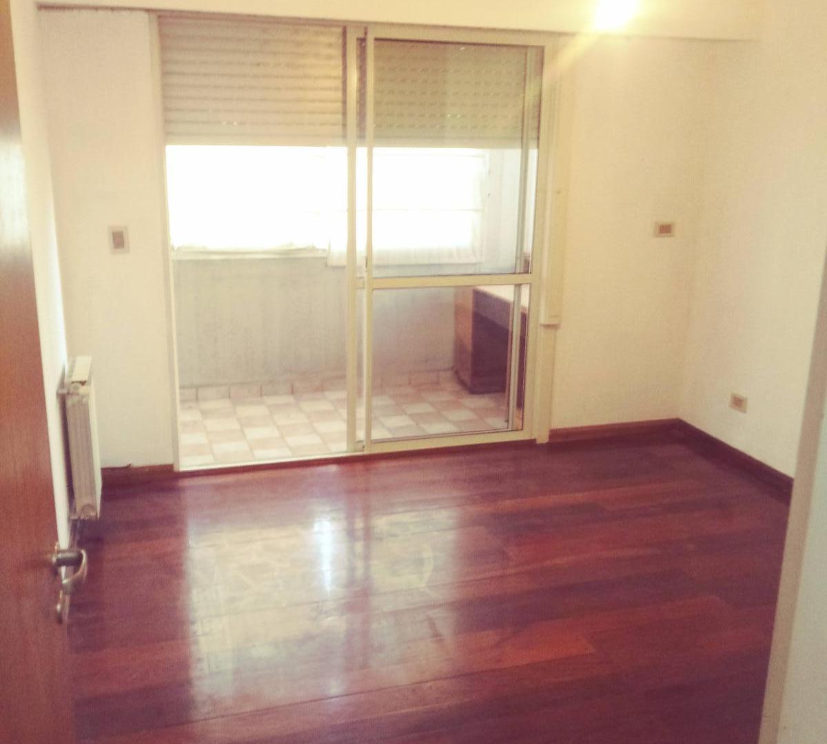 Departamento 3 Dormitorios con cochera Zona Río