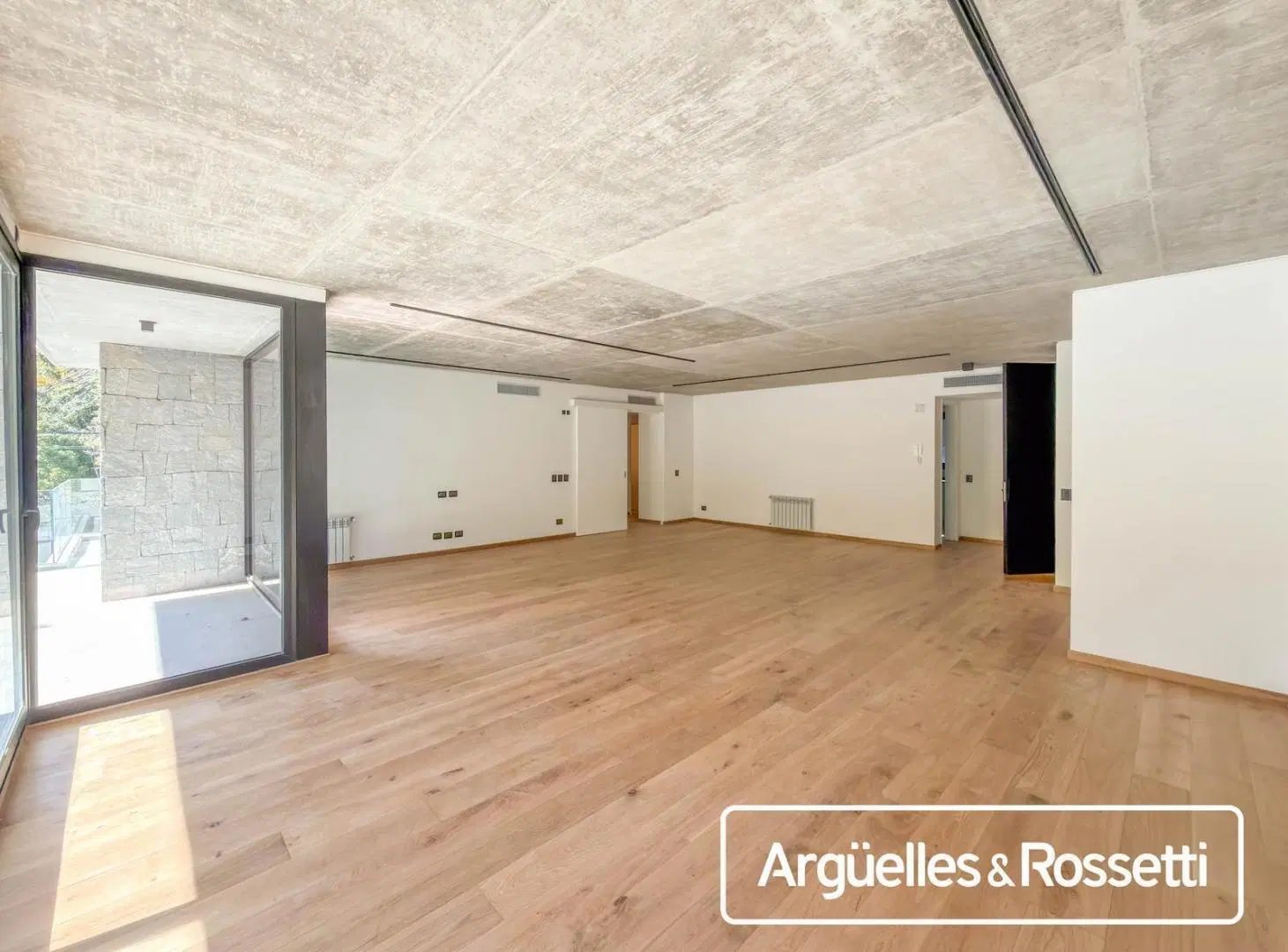 Alquiler Departamento 3 Dormitorios con cocheras Fisherton Park 2