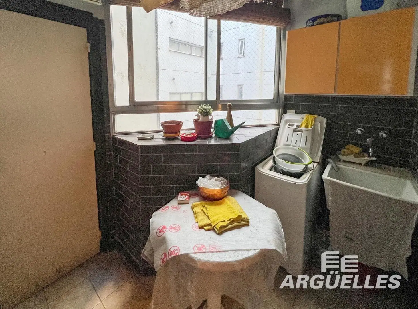 Departamento 2 Dormitorios sobre Bv Oroño 4