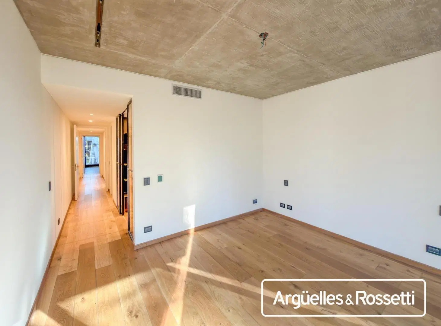 Venta Departamento 3 Dormitorios con Jardín y 2 cocheras Fisherton Park 5