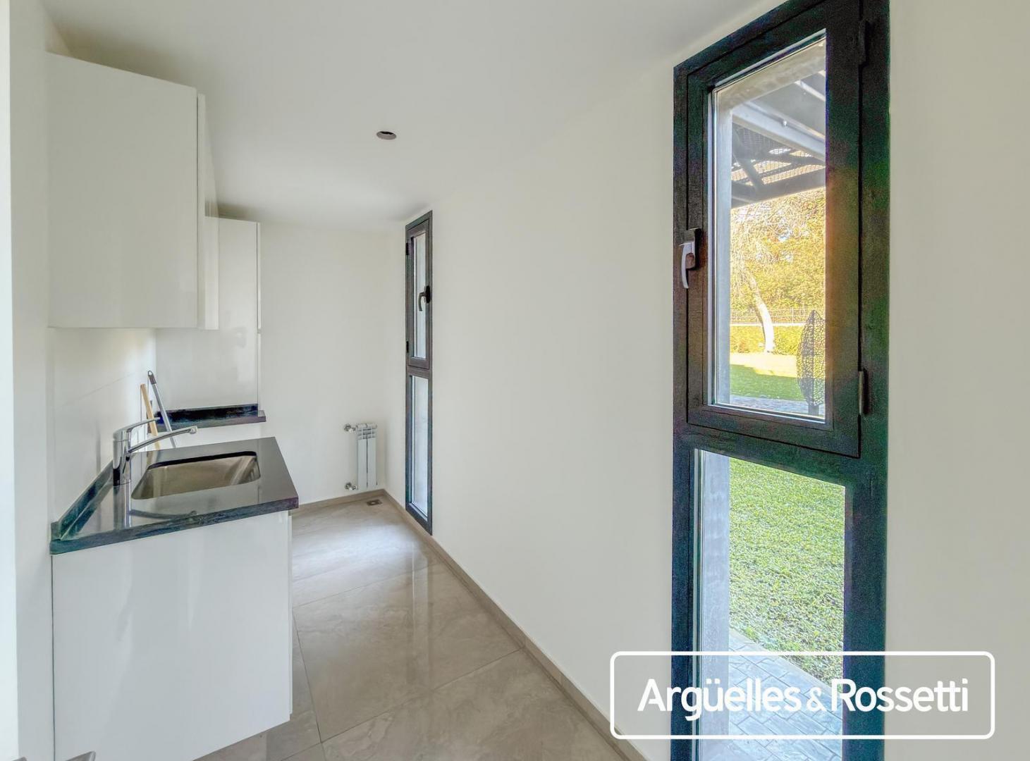 Foto de Alquiler Departamento 3 Dormitorios con Jardín y 2 cocheras Fisherton, imagen 1