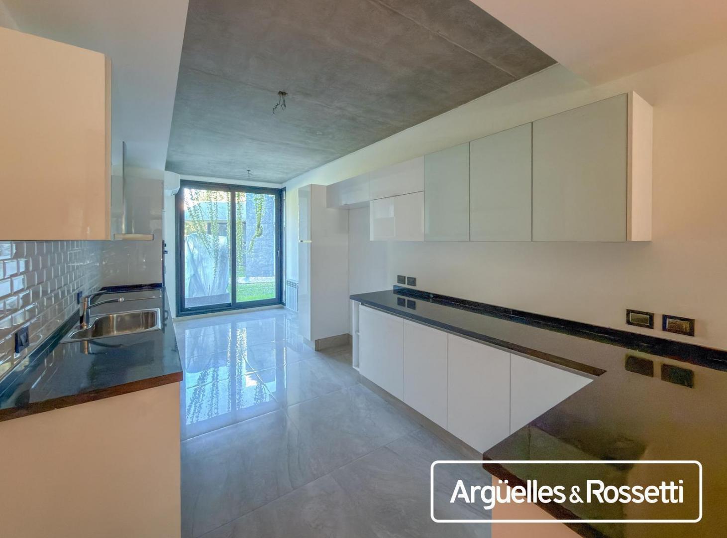 Foto de Alquiler Departamento 3 Dormitorios con Jardín y 2 cocheras Fisherton, imagen 3