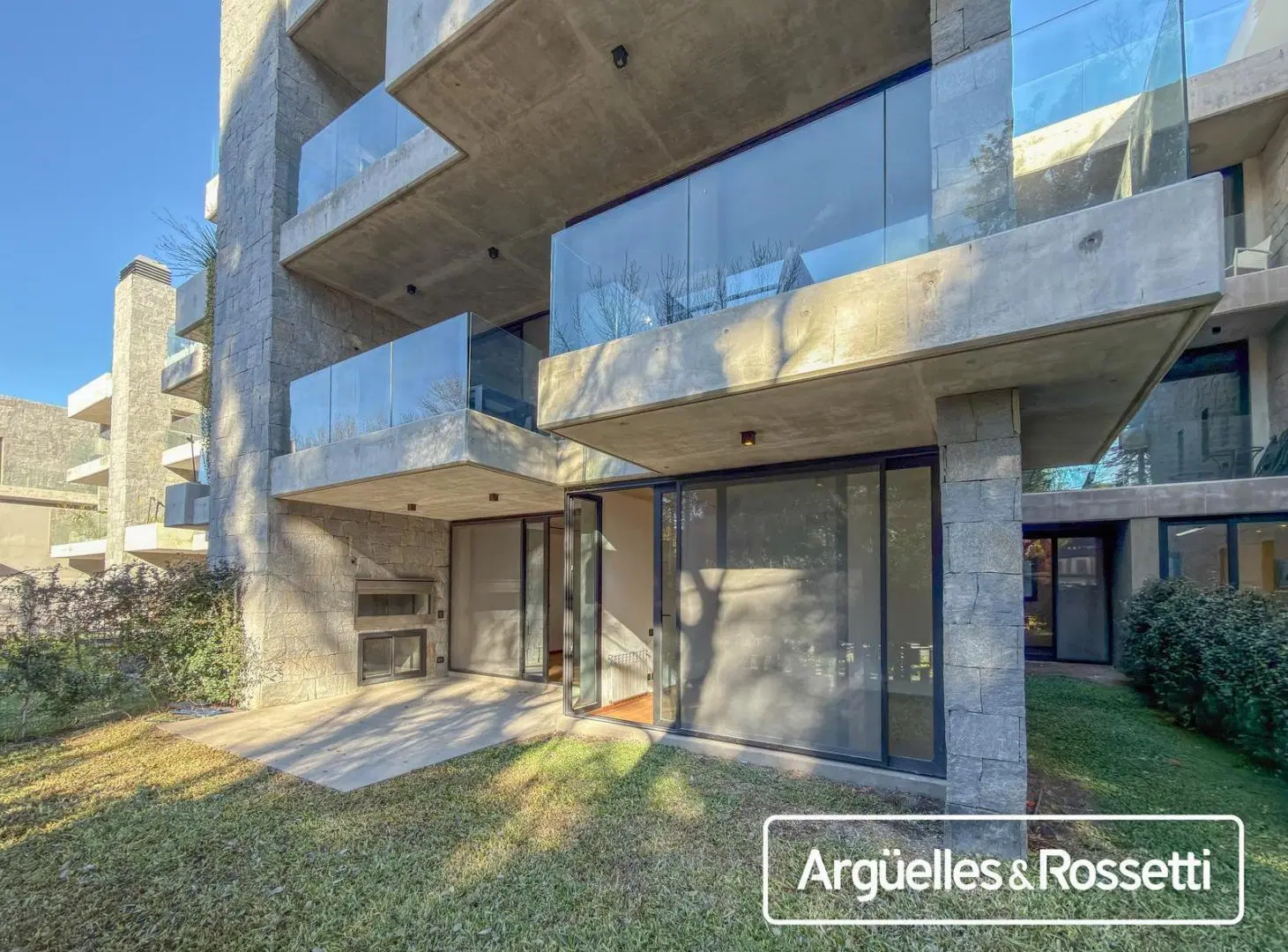 Alquiler Departamento 3 Dormitorios con Jardín y 2 cocheras Fisherton Park 4