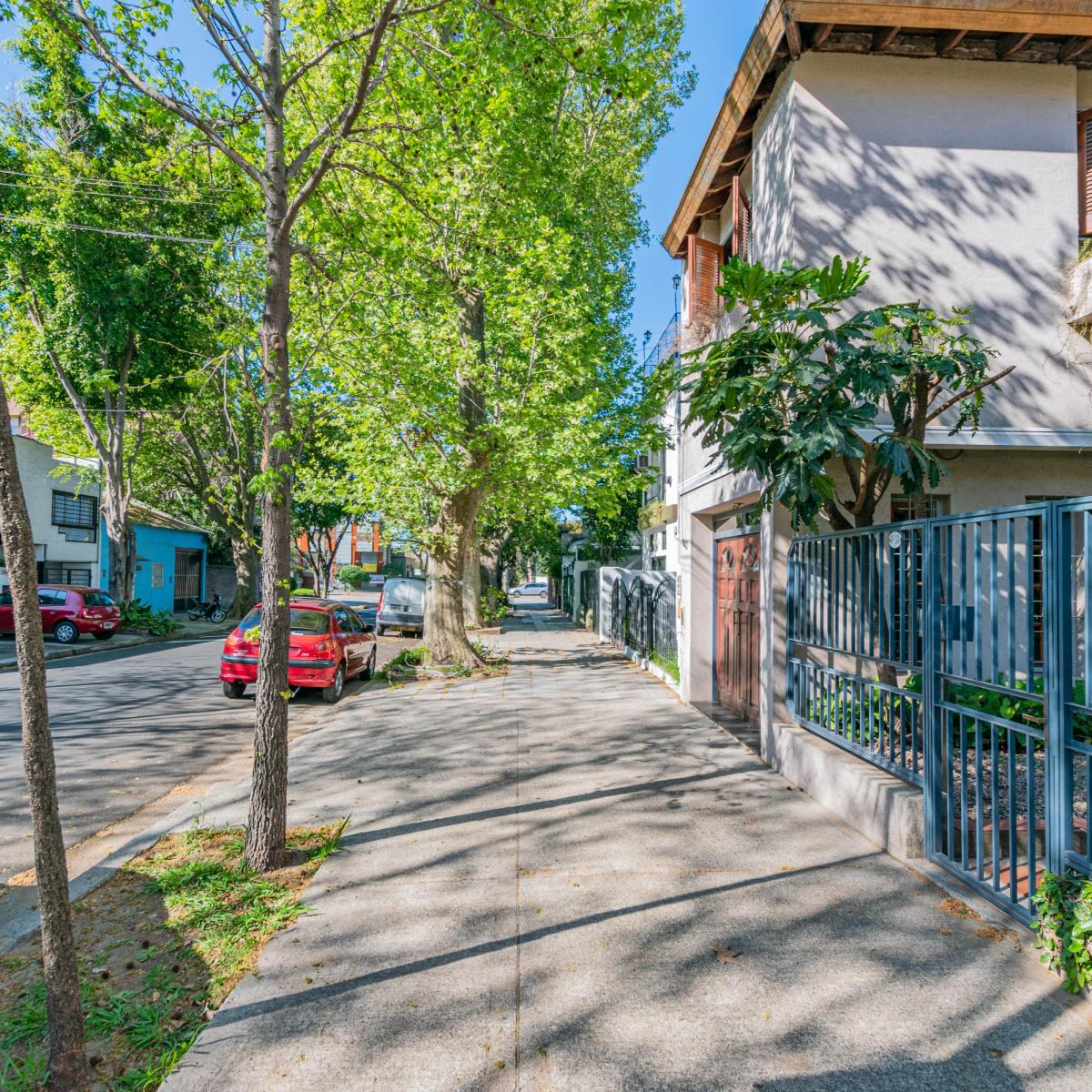 Casa en Terreno Propio 7 Ambientes en Venta 2 Cocheras Patio y Jardin 1
