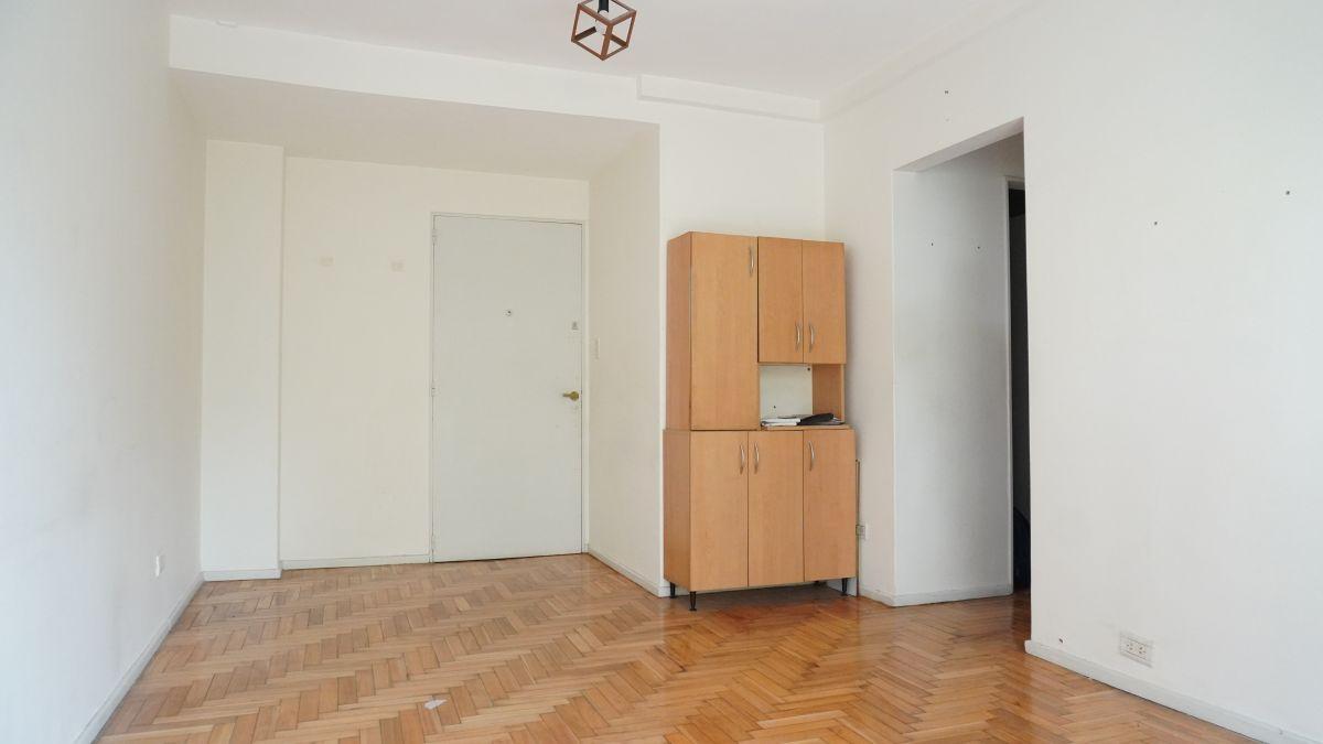 Foto de Departamento 2 Ambientes Doble Frente con Balcon en Venta - Medrano y, imagen 2