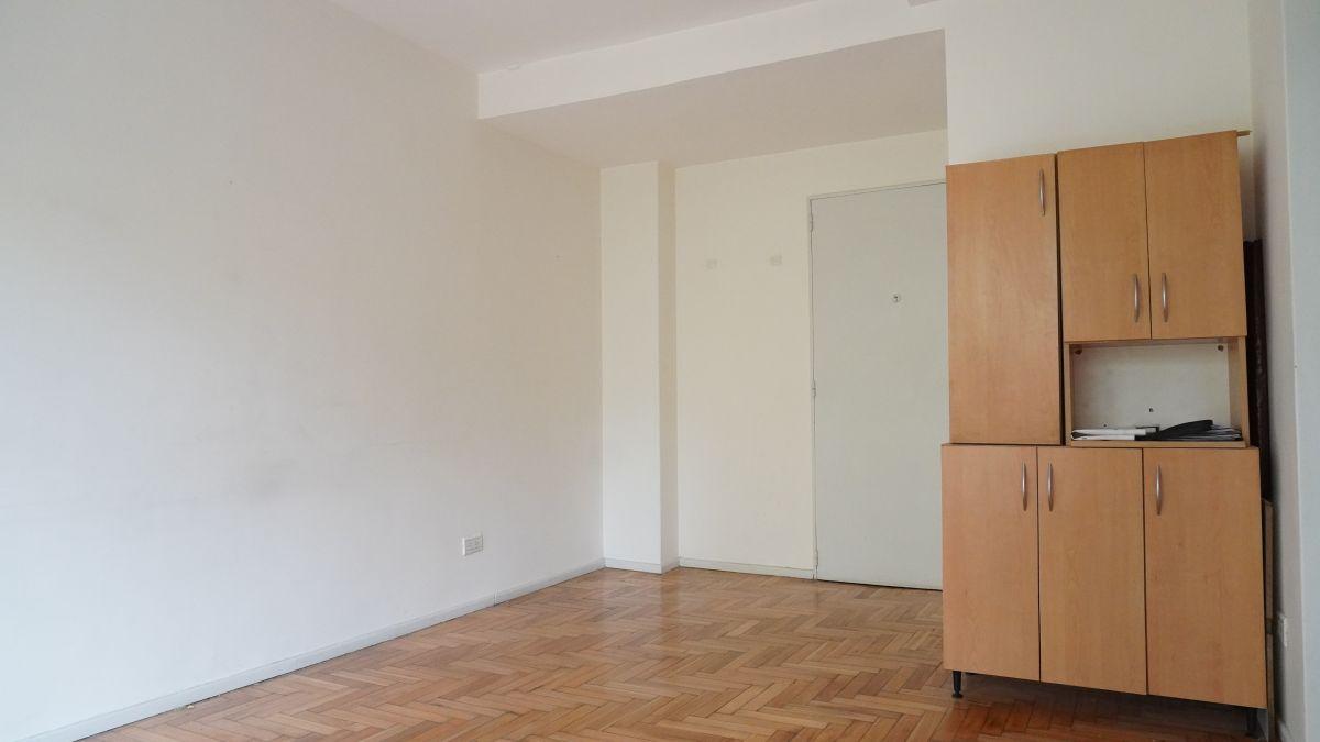 Foto de Departamento 2 Ambientes Doble Frente con Balcon en Venta - Medrano y, imagen 3