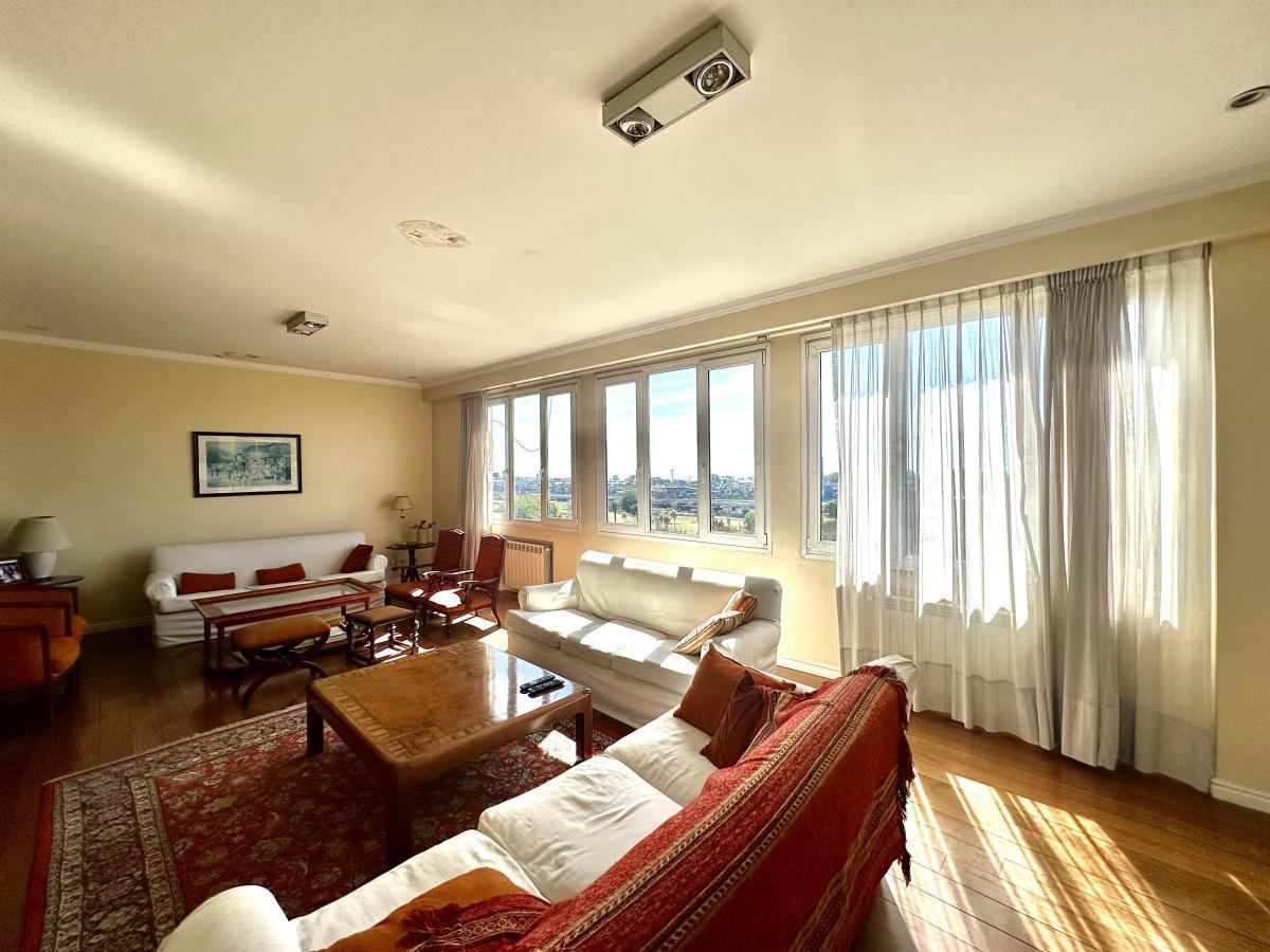 Departamento en Venta - 5 Ambientes - Cochera Fija y Balcon Terraza - Recoleta 3