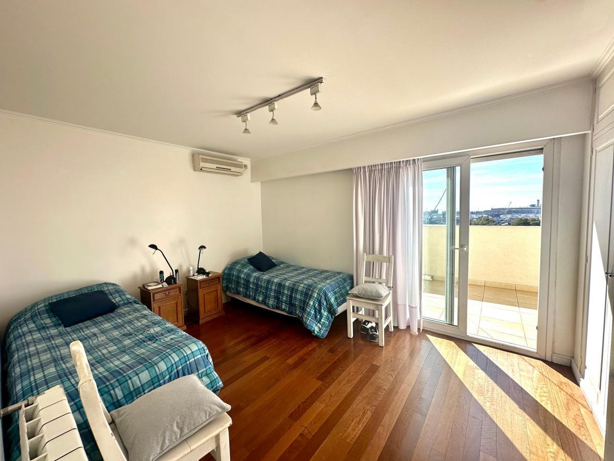Departamento en Venta - 5 Ambientes - Cochera Fija y Balcon Terraza - Recoleta 4