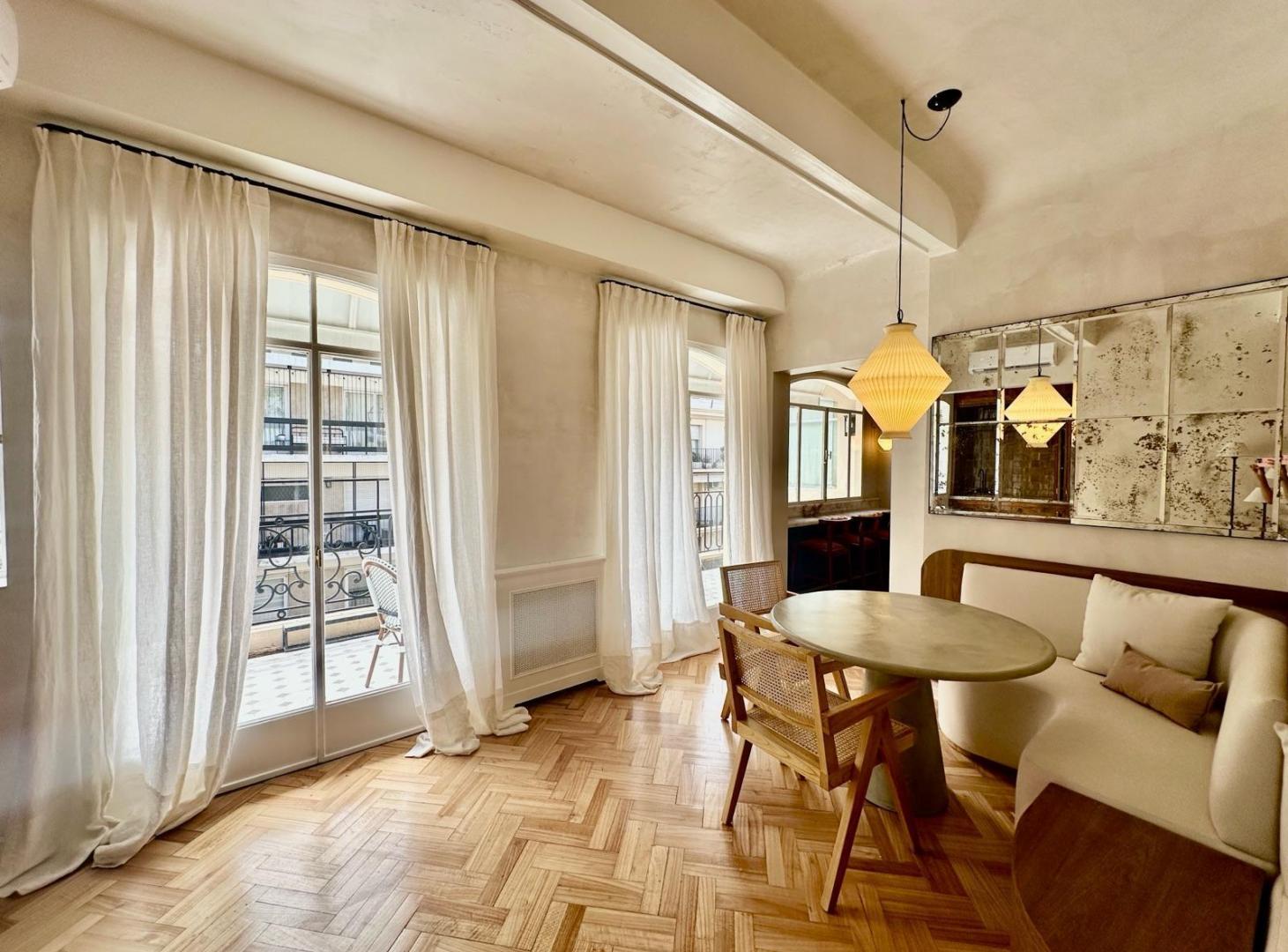 Departamento en alquiler - amoblado y equipado- 3 ambientes- escritorio- terraza- Recoleta