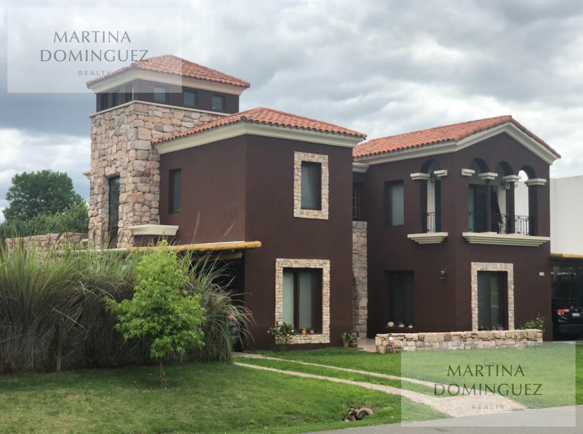 Casa en venta - 5 ambientes -lote central -pileta climatizda.