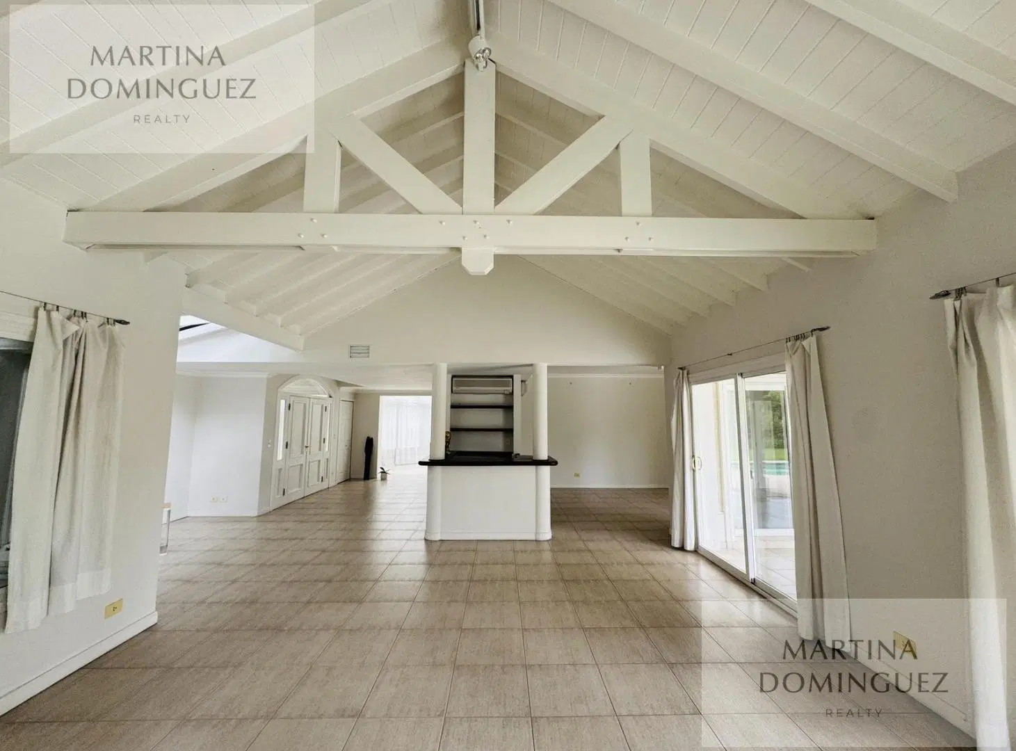 Casa en venta-  5 dormitorios -Escritorio-Pileta - Barrio San Jorge Village 3