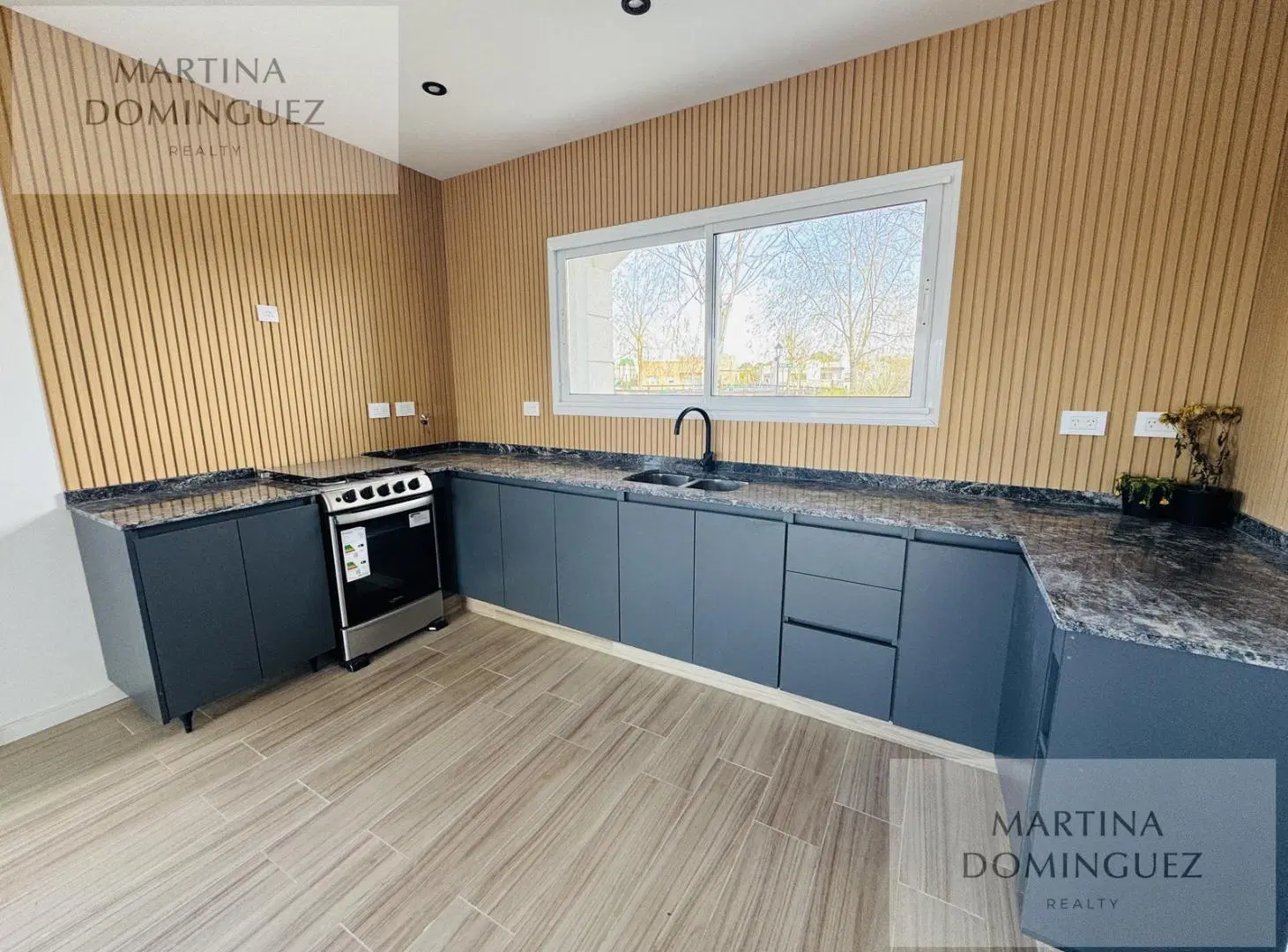 Casa en venta en San Ramón - 4 ambientes -  parrilla . Jardín 5