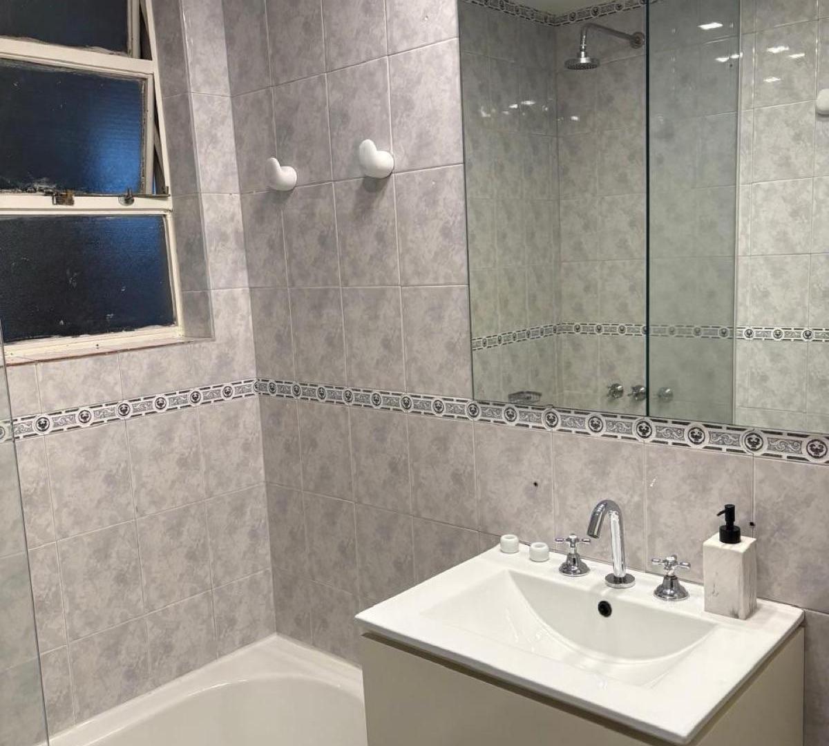 Foto de Departamento en Alquiler- 3 ambientes- Plaza Barrientos- Refaccionado, imagen 2