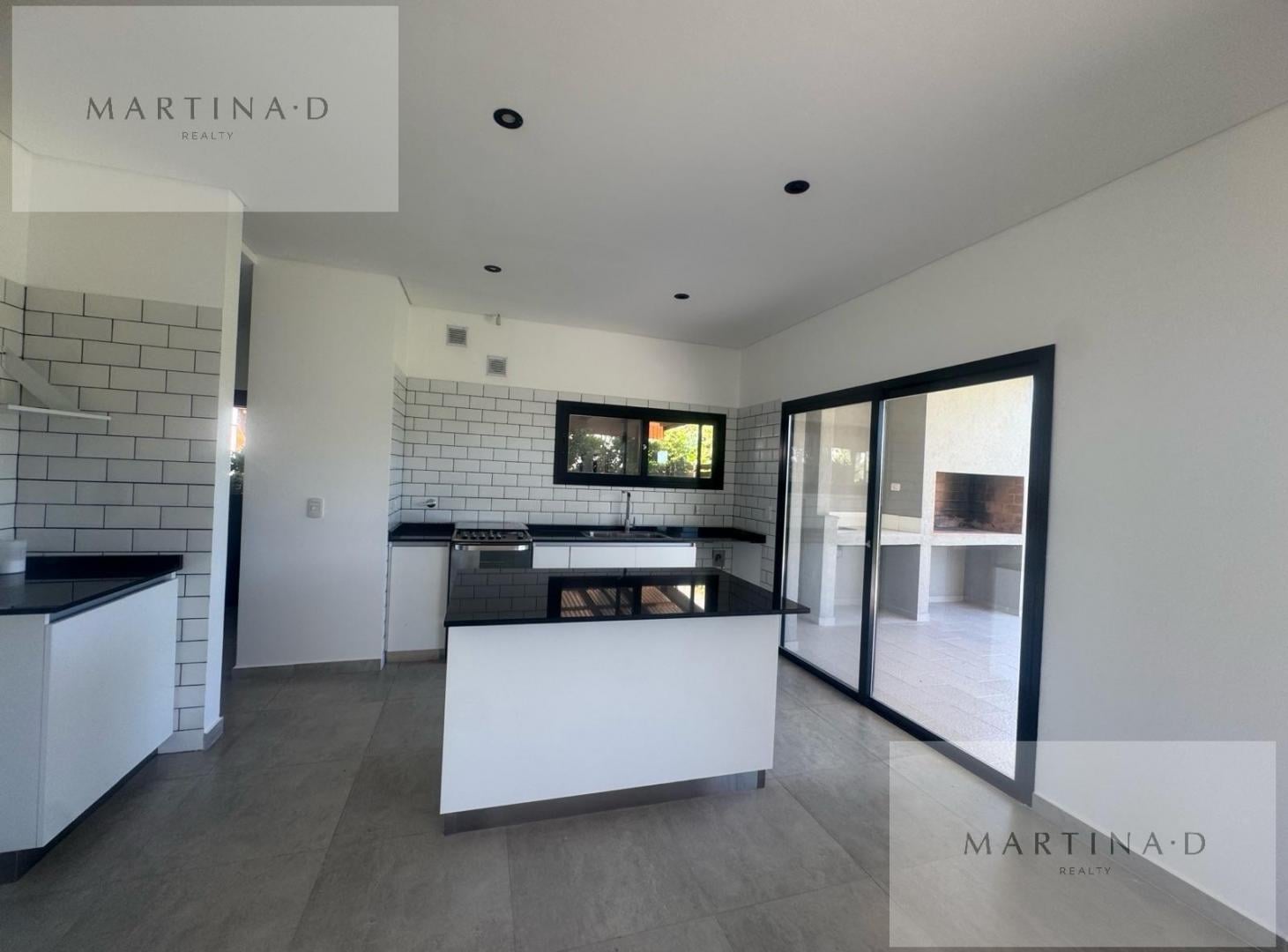Foto de Casa en Venta - El Canton- 4 dormitorios- Jardin- Pileta- Escobar, imagen 2