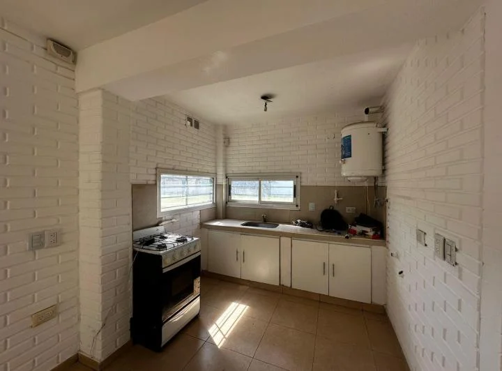ALQUILER CASA 2 DORM - ARGUELLO 3