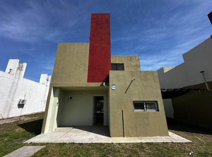 ALQUILER CASA 2 DORM - ARGUELLO 2