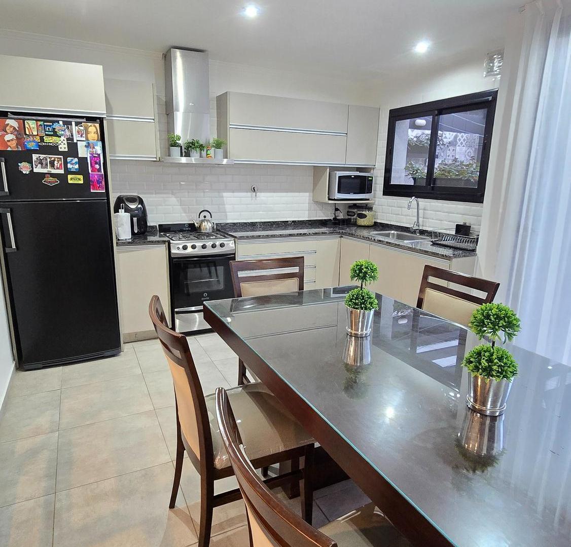 Foto de Casa en Venta en Villa Primera, imagen 2
