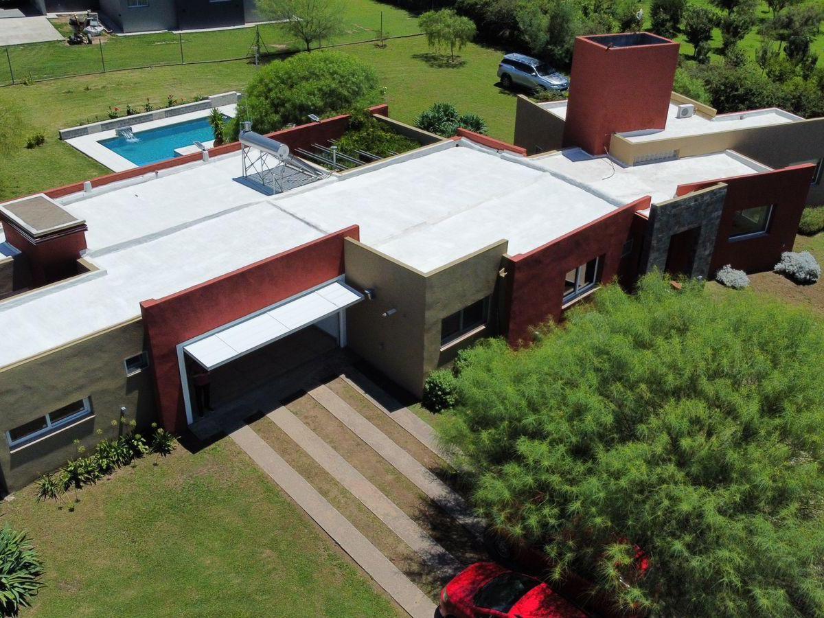 Venta Casa Categoria - 4 Dorm - 4 Baños - Bº Estacion del Carmen 2