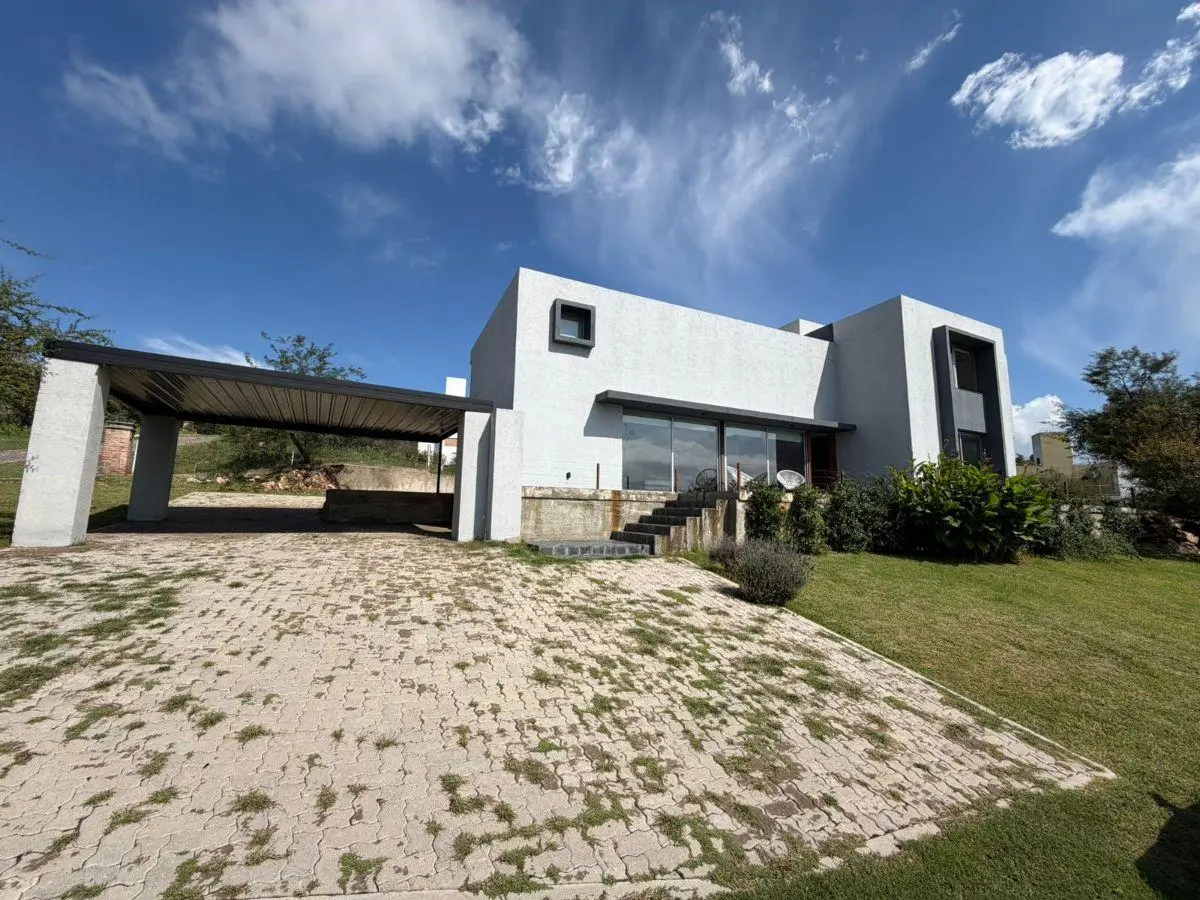 TIERRA ALTA - ALQUILER -CASA DE CATEGORIA 4