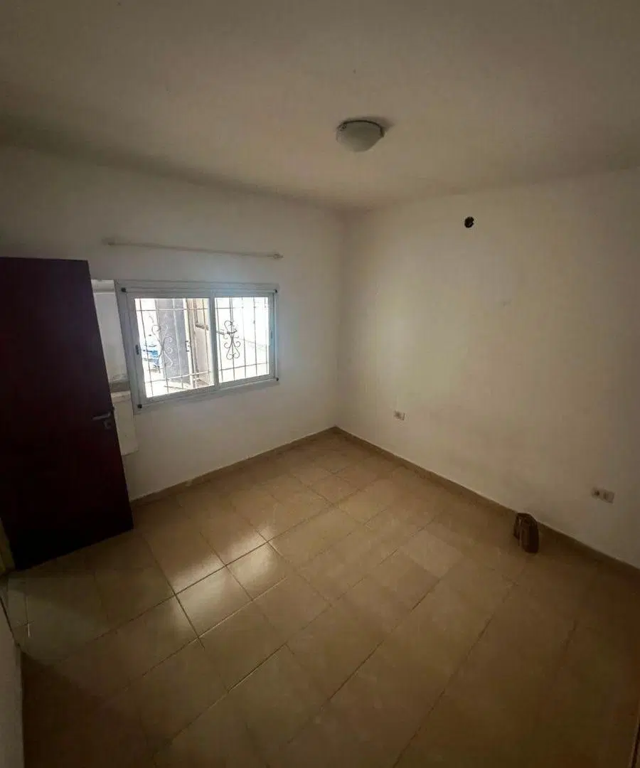 Departamento en una planta: 2dormitorios. Garaje. B° La Quinta 3