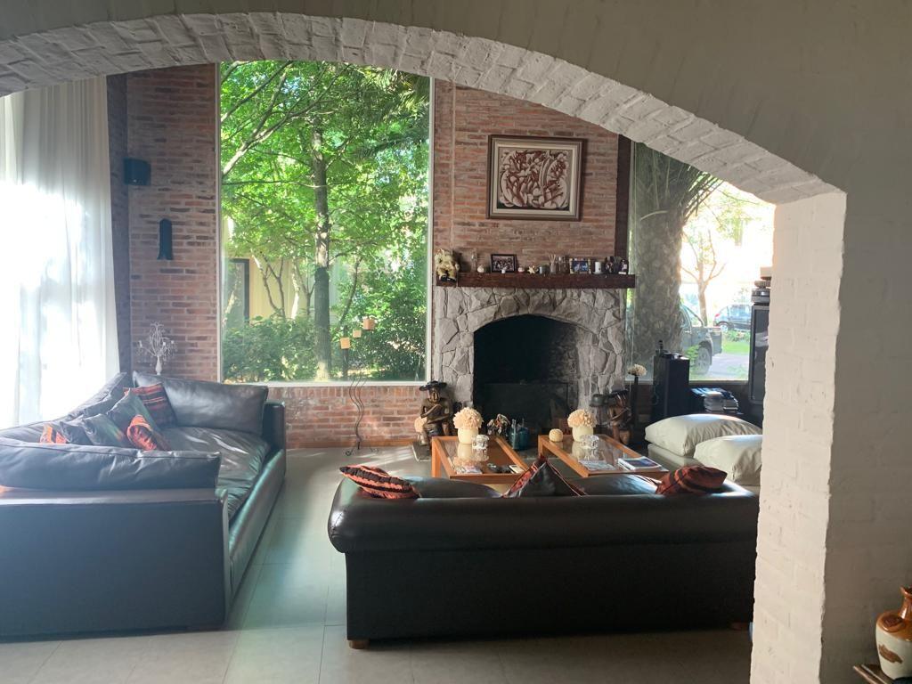 Foto de Excelente Casa de 6 Dormitorios en Suite, Gym, Pileta In - Out, sauna, imagen 4